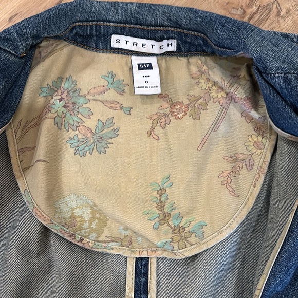 Y2K 2005 Gap Stretch Denim Jacket dual front pocket floral back collar Sz 6 - Picture 5 of 11